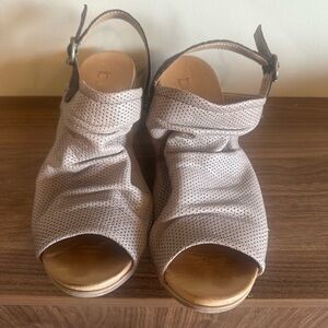 Bueno Women's Open-Toe Perforated Wedge Sandals in Light Taupe